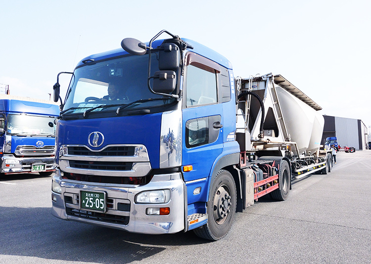 20t 粉粒体運搬車